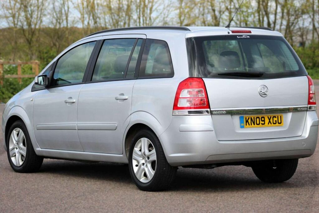 Compare Vauxhall Zafira Mpv 1.9 Cdti Exclusiv Euro 4 200909 KN09XGU Silver