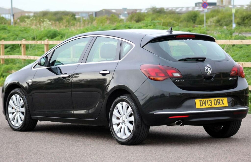 Compare Vauxhall Astra Hatchback 2.0 Cdti Se Euro 5 201313 DV13ORX Black