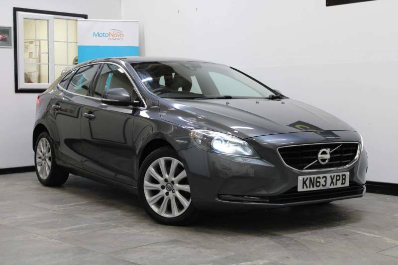 Compare Volvo V40 D3 Se Lux Nav Geartronic KN63XPB Grey