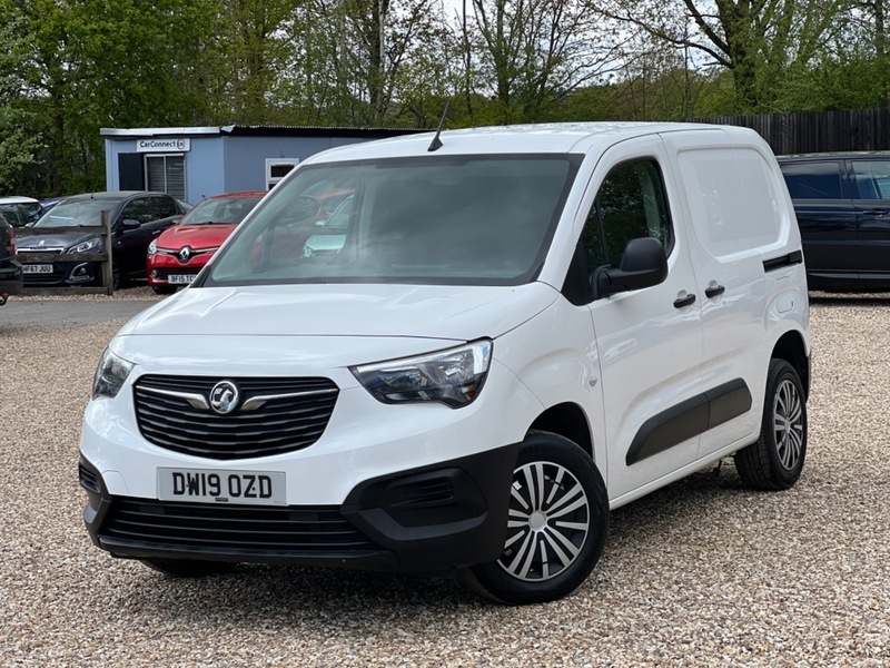 Compare Vauxhall Combo L1h1 2300 Edition Ss DW19OZD White