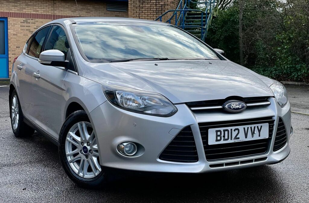 Compare Ford Focus 1.0T Ecoboost Titanium Euro 5 Ss 2012 BD12VVY Silver