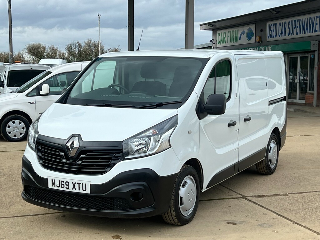 Compare Renault Trafic 1.6 Dci 27 Business Panel Van Sw MJ69XTU White