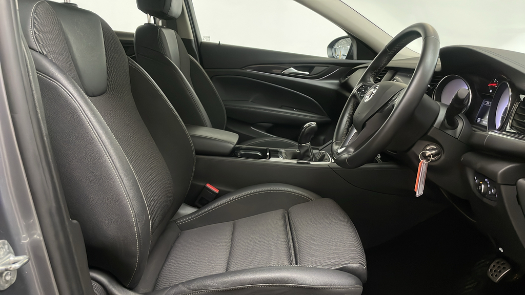 Compare Vauxhall Insignia 1.6 Turbo D Sri Nav FP69ZHE Grey