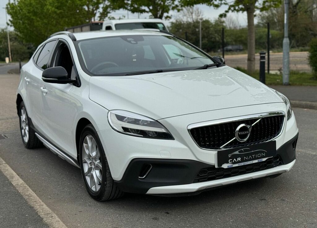 Compare Volvo V40 Cross Country Hatchback 2.0 D2 Pro Euro 6 Ss 201717 ND17MTU White