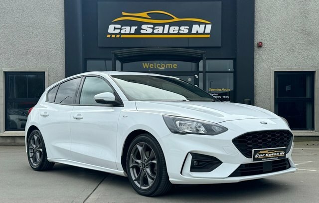 Compare Ford Focus 1.5 St-line Tdci 119 Bhp YJ21KJD White