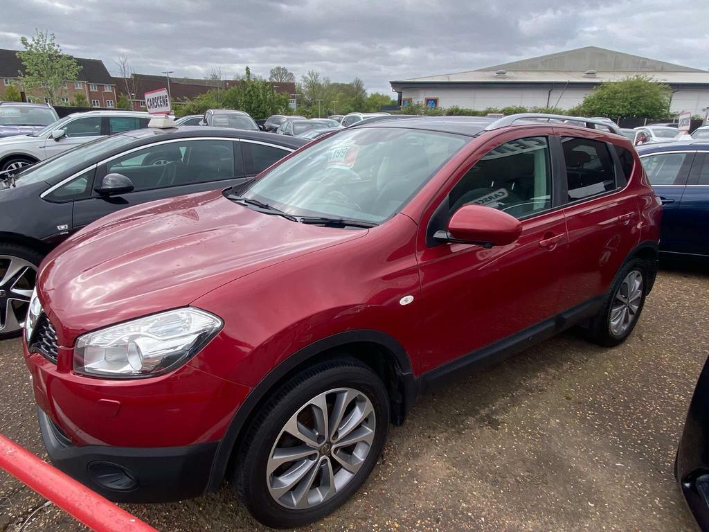 Compare Nissan Qashqai 1.5 Dci Tekna 2Wd Euro 5 DF63EHD Red