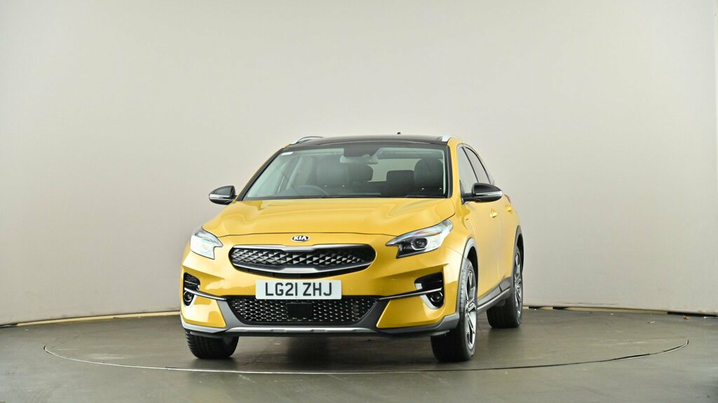 Compare Kia Xceed 1.6 Gdi Phev First Edition Dct LG21ZHJ Yellow