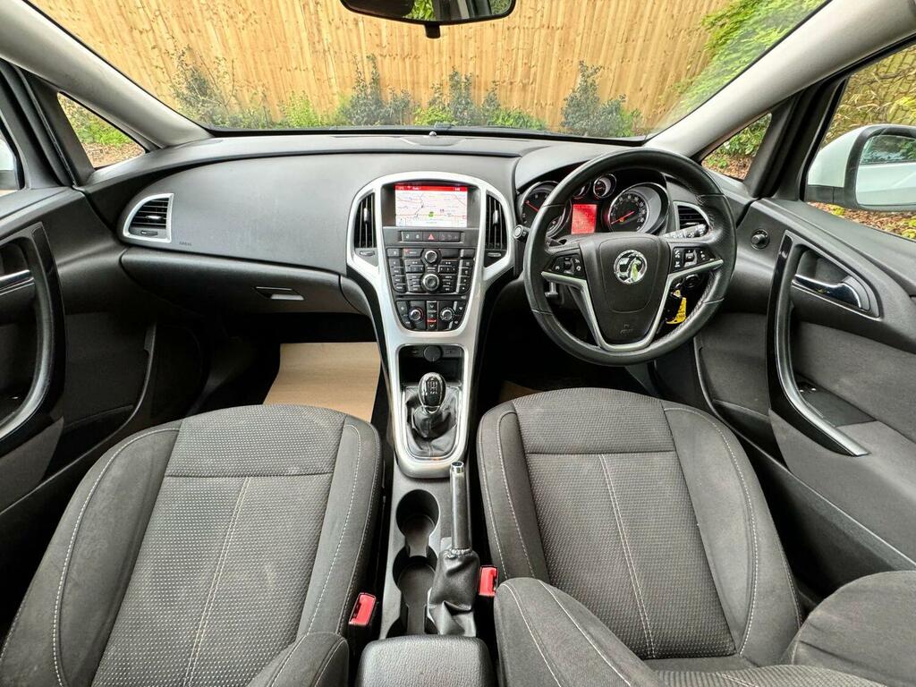 Vauxhall Astra Hatchback 2.0 Cdti Ecoflex Sri 2015 White #1
