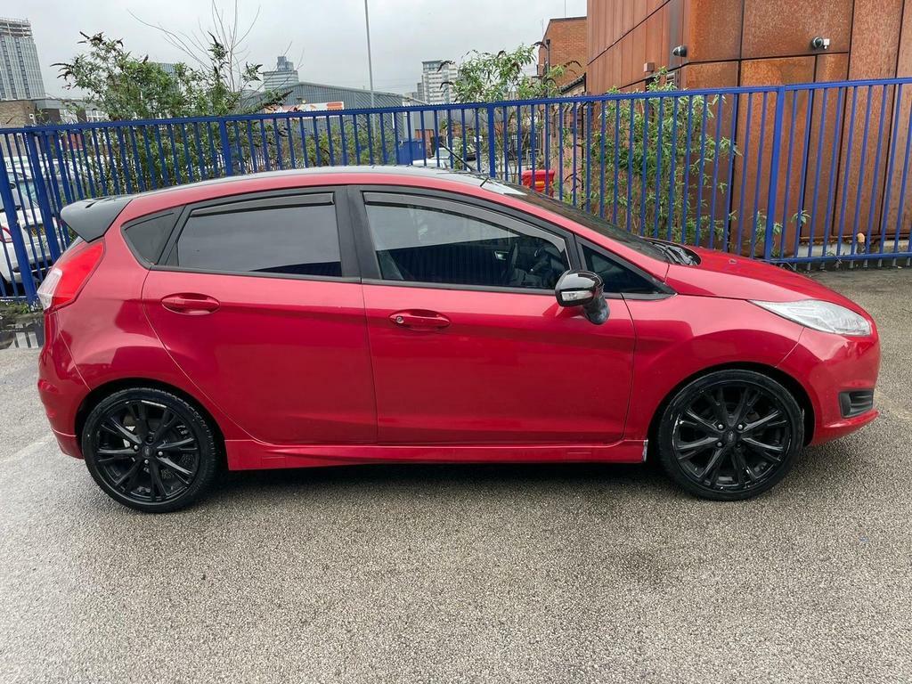 Compare Ford Fiesta 1.0T Ecoboost St-line Euro 6 Ss JM09NAZ Red