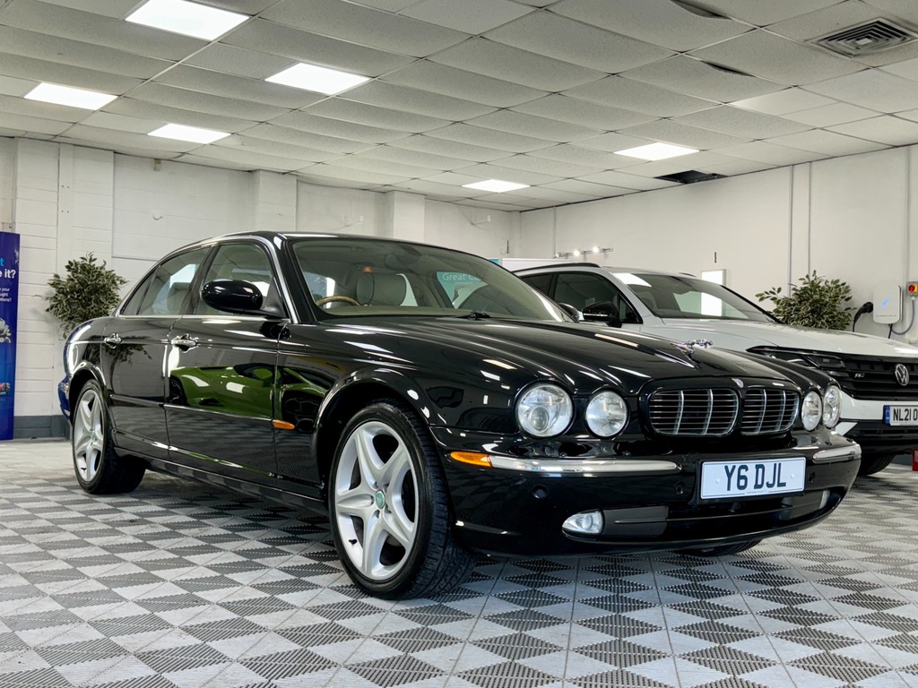 Compare Jaguar XJ V6 Y6DJL Black