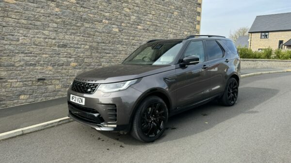 Compare Land Rover Discovery 2021 Land Rover Discovery D300 WP21VZN 