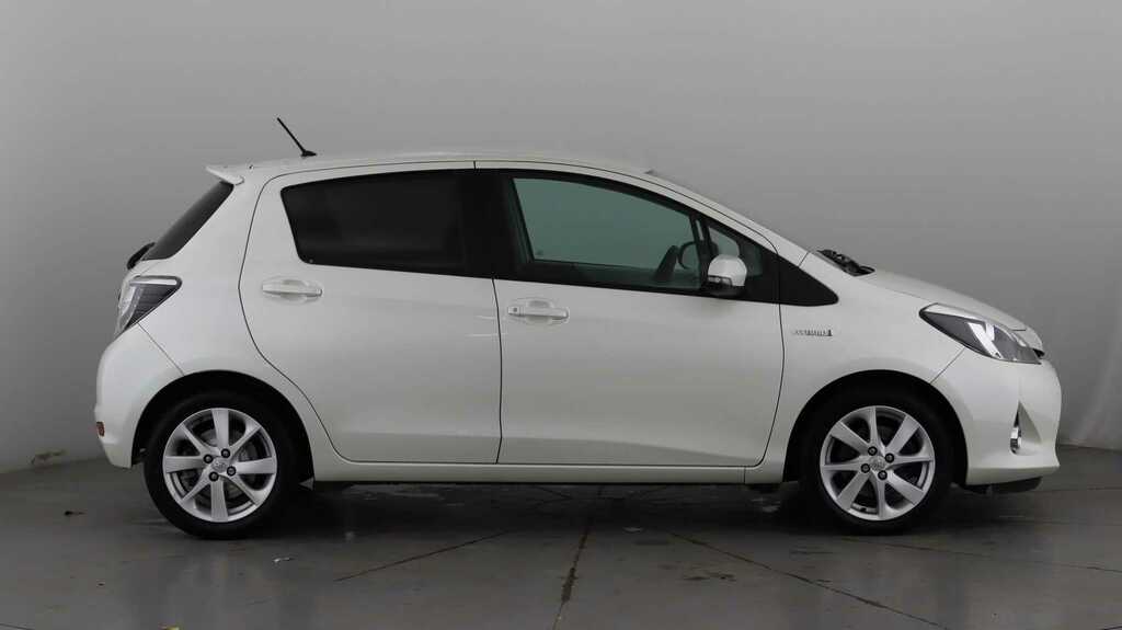 Used 2013 Toyota Yaris YR63LWO 1.5 VVT-i Hybrid T Spirit 5dr CVT on ...