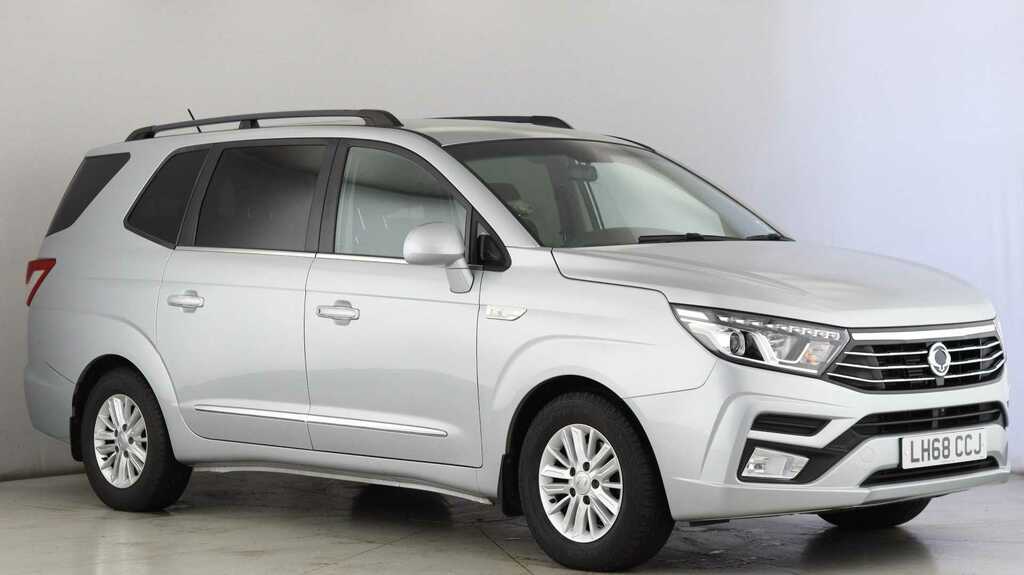 Compare SsangYong Turismo 2.2 Ex LH68CCJ Silver