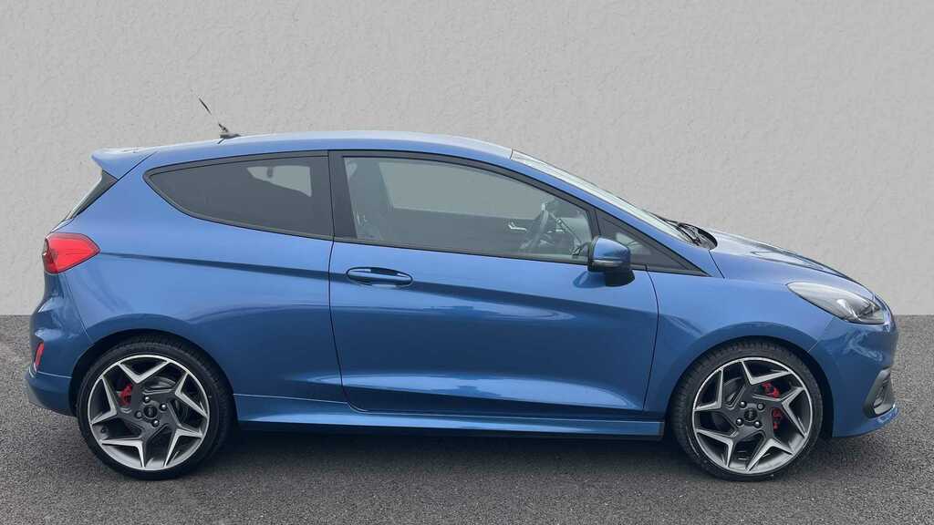 Compare Ford Fiesta 1.5 Ecoboost St-2 FV68PPZ Blue
