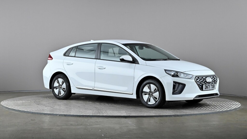 Compare Hyundai Ioniq 1.6 Gdi Hybrid Premium Se Dct DN71TXR White