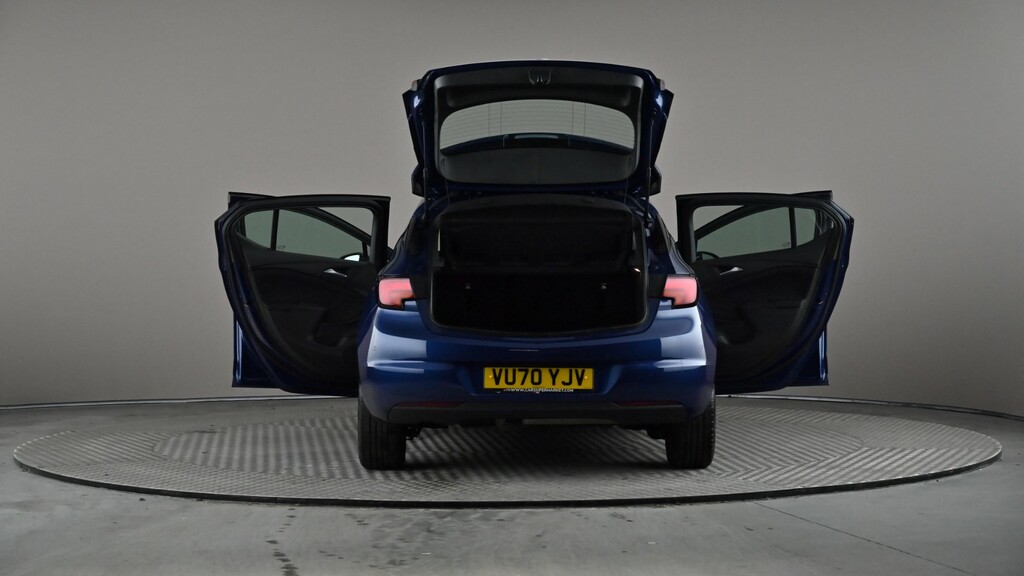 Compare Vauxhall Astra 1.2 Turbo Business Edition Nav VU70YJV Blue