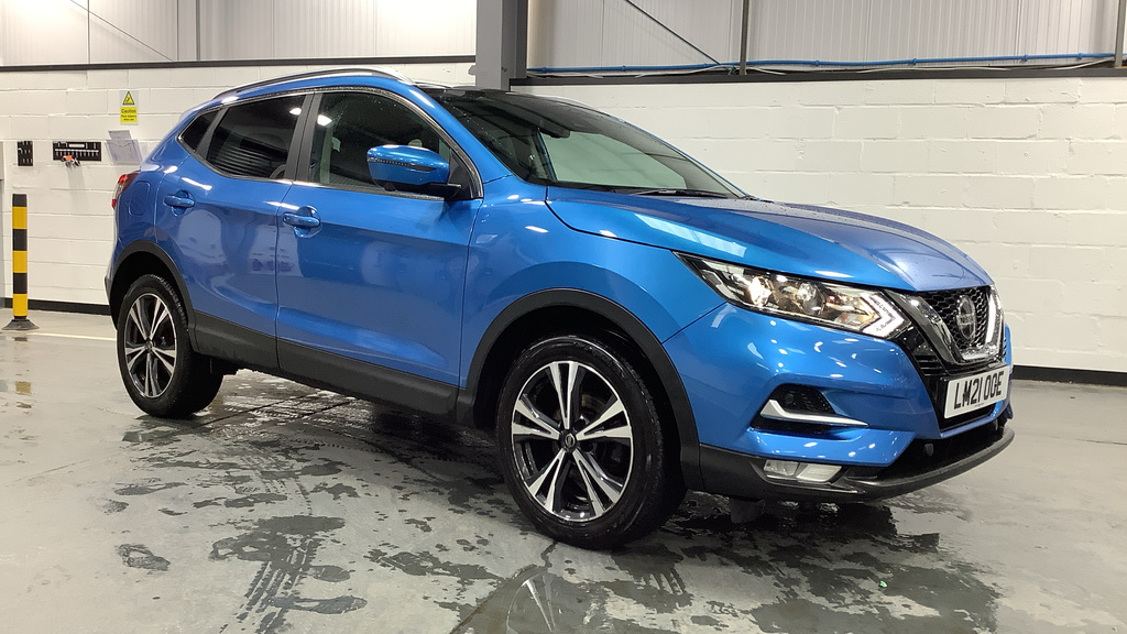 Compare Nissan Qashqai 1.3 Dig-t 160 157 N-connecta Dct Glass Roof LM21OOE Blue