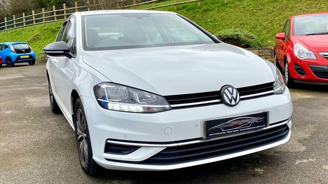 Compare Volkswagen Golf 1.4L Se Navigation Tsi Bluemotion Technology Dsg 5 CA18PZK White