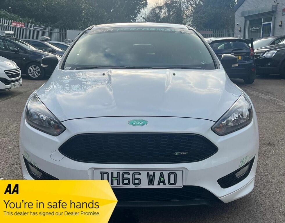 Compare Ford Focus Hatchback 1.0T Ecoboost St-line Euro 6 Ss DH66WAO White