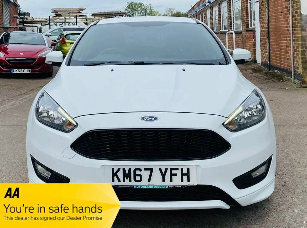 Compare Ford Focus St-line KM67YFH White