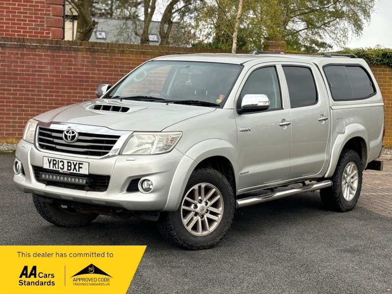 Compare Toyota HILUX Invincible 4X4 D-4d Double YR13BXF Silver