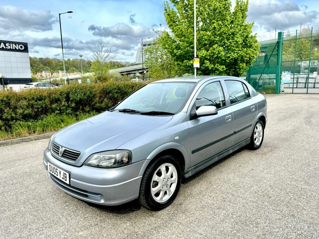 Compare Vauxhall Astra Hatchback 1.7 Cdti Enjoy 200505 OU05YJB Silver