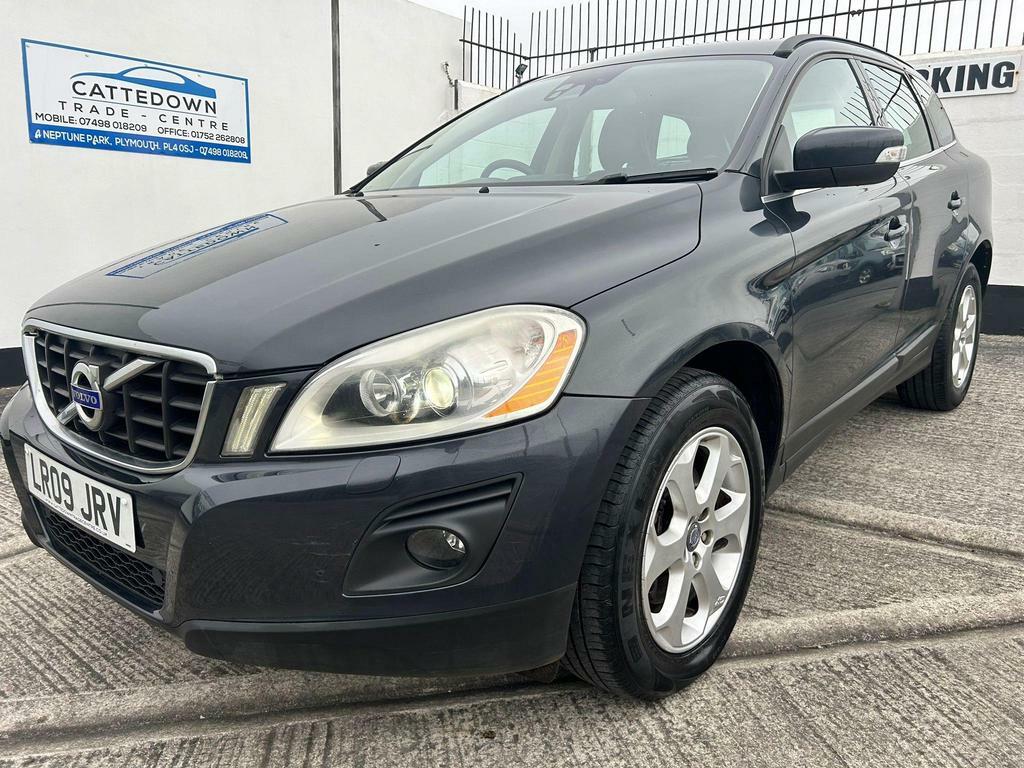 Compare Volvo XC60 2.4 D5 Se Lux Geartronic Awd Euro 4 LR09JRV Grey