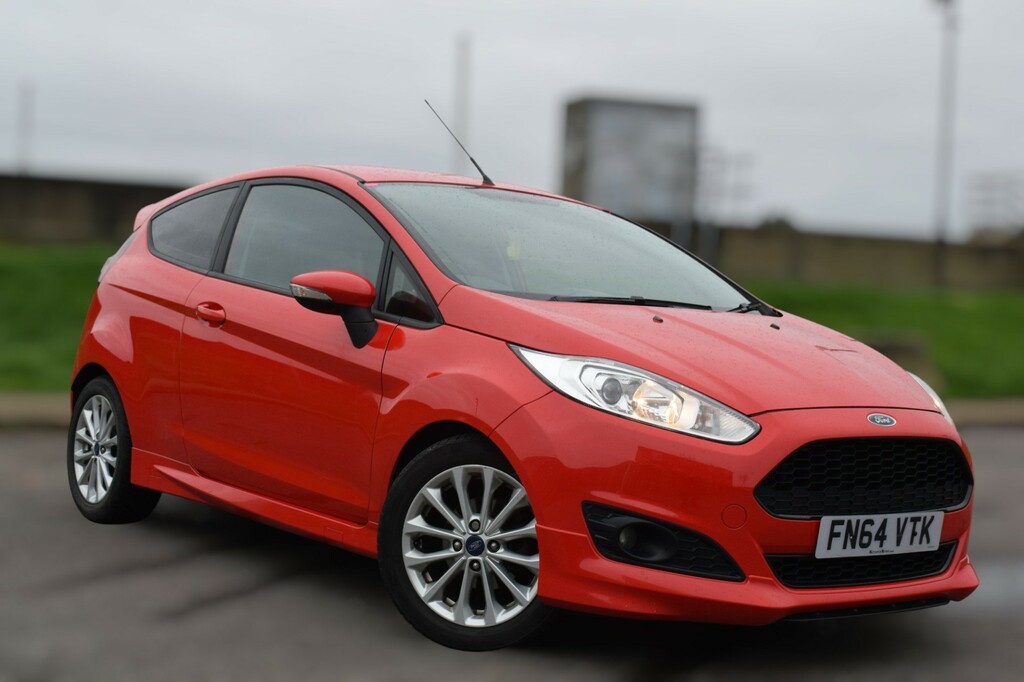 Compare Ford Fiesta 2014 64 1.0 FN64VTK Red