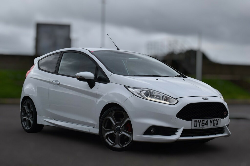Compare Ford Fiesta 2014 64 St-2 DY64YGX White