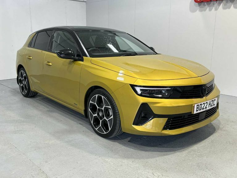 Compare Vauxhall Astra Ultimate Turbo BD22HZC Yellow