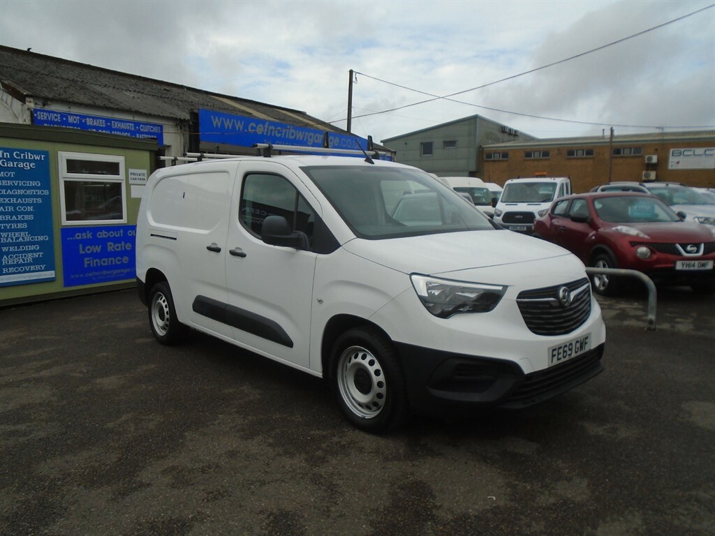 Compare Vauxhall Combo L2h1 2300 Edition Ss FE69GWF White