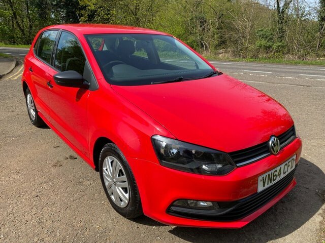 Compare Volkswagen Polo 1.0L S 60 Bhp VN64CFD Red