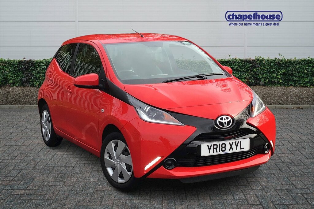 Compare Toyota Aygo X X-play Vvt-i 1.0 YR18XYL Red