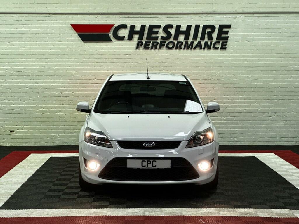 Compare Ford Focus Hatchback 2.5 Siv St-3 200959 EA59HKY White