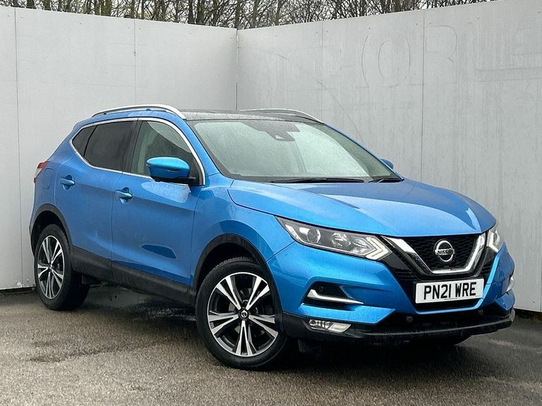 Compare Nissan Qashqai 1.3 Dig-t N-connecta Glass Roof Pack PN21WRE Blue