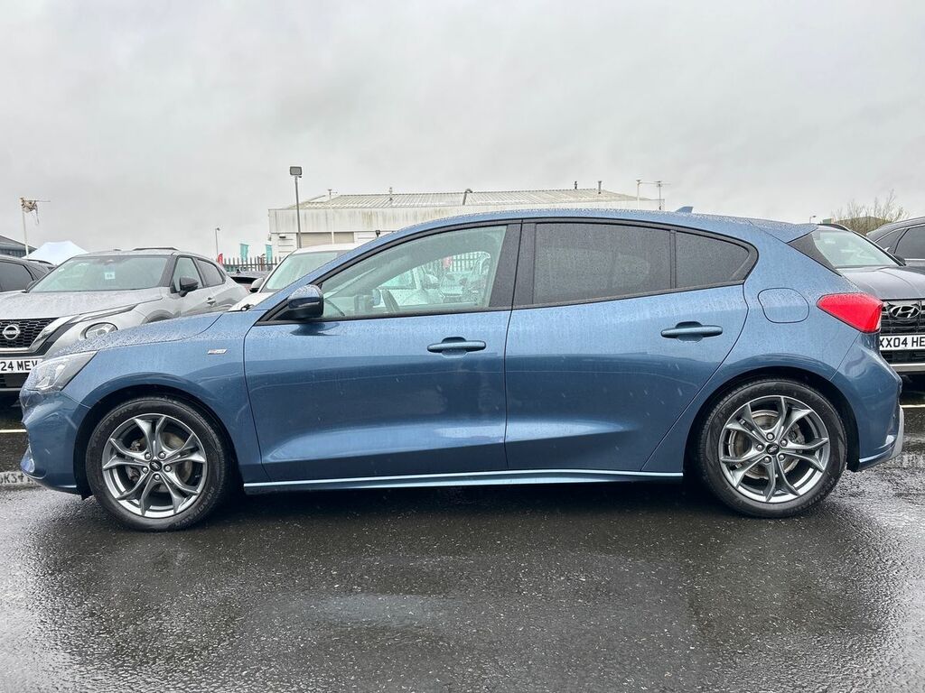 Compare Ford Focus 1.0 Ecoboost Hybrid Mhev 125 St-line Edition MM70KUO Blue