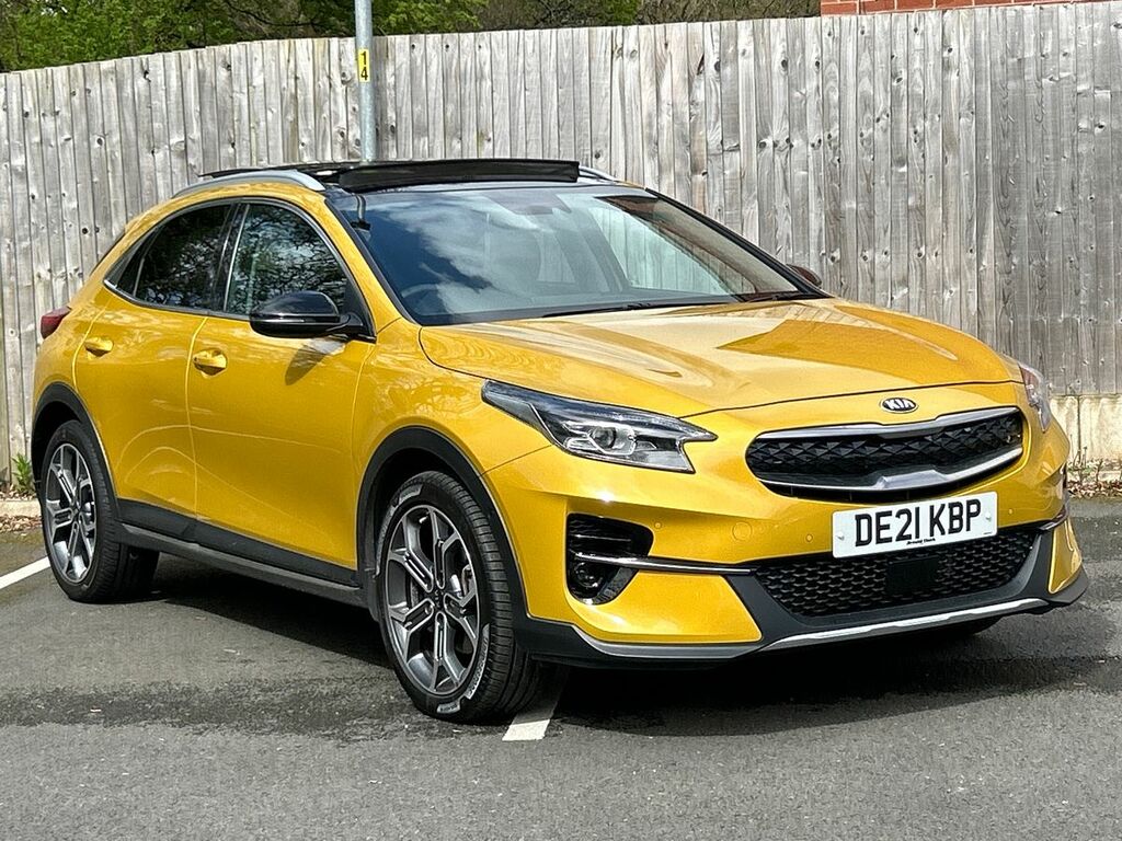 Compare Kia Xceed 1.6 Gdi Phev First Edition Dct DE21KBP Yellow