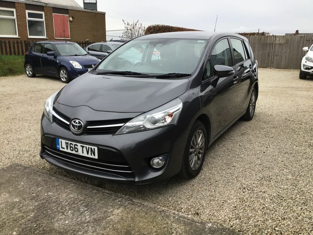 Compare Toyota Verso 1.8 Icon 145 Bhp 7 Seater Two Owners O LV66TVN Grey