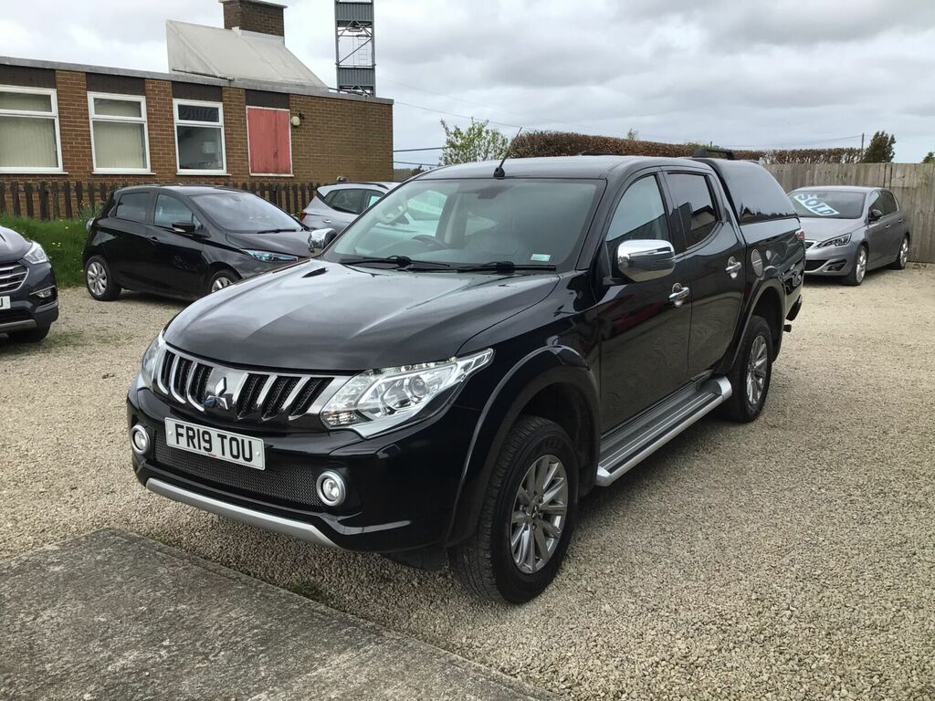 Compare Mitsubishi L200 Barbarian 2.4 180 Bhp One Owner Only 8 FR19TOU Black