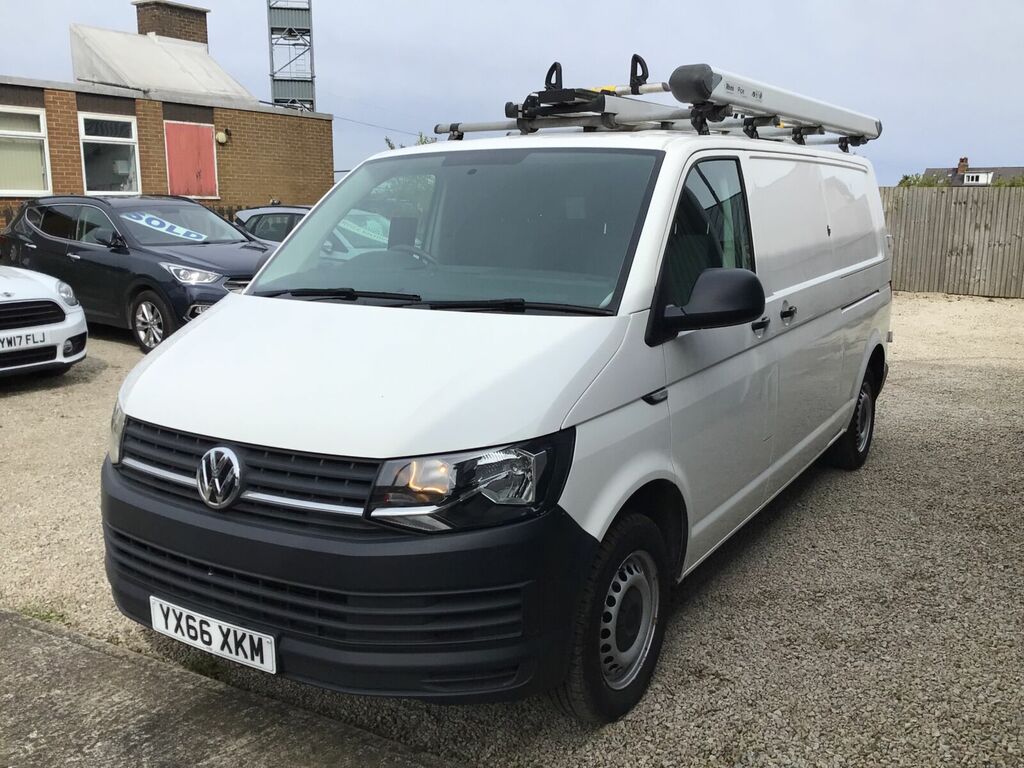 Compare Volkswagen Transporter T30 St Line 2.0 102 Bhp 3 Seats Only 48,175 Mile YX66XKM White