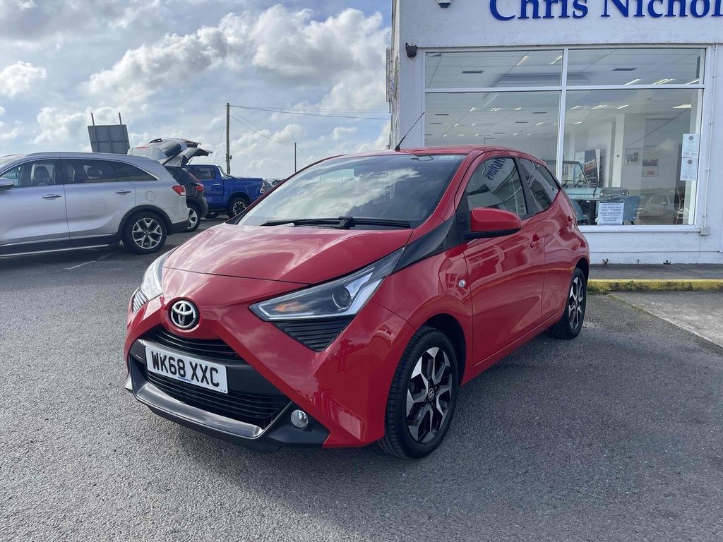 Compare Toyota Aygo Vvt-i X-plore WK68XXC Red