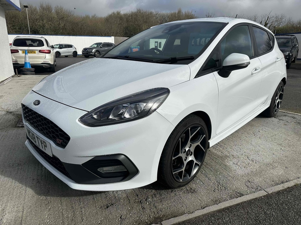 Compare Ford Fiesta T Ecoboost St-2 WG18TYP White