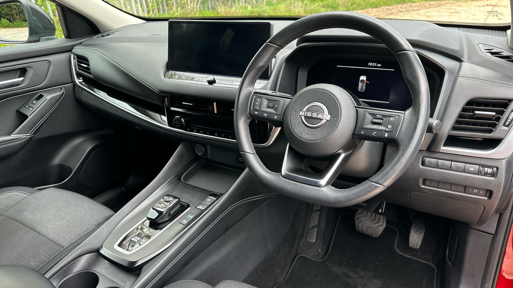Compare Nissan Qashqai N-connecta OX72EJD Red