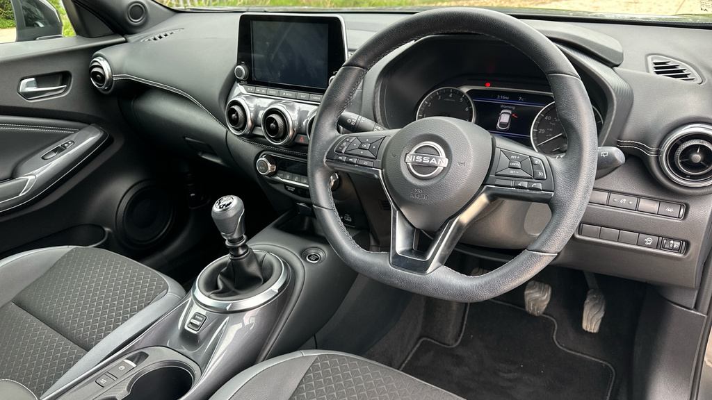 Compare Nissan Juke N-connecta OV23NLX Grey