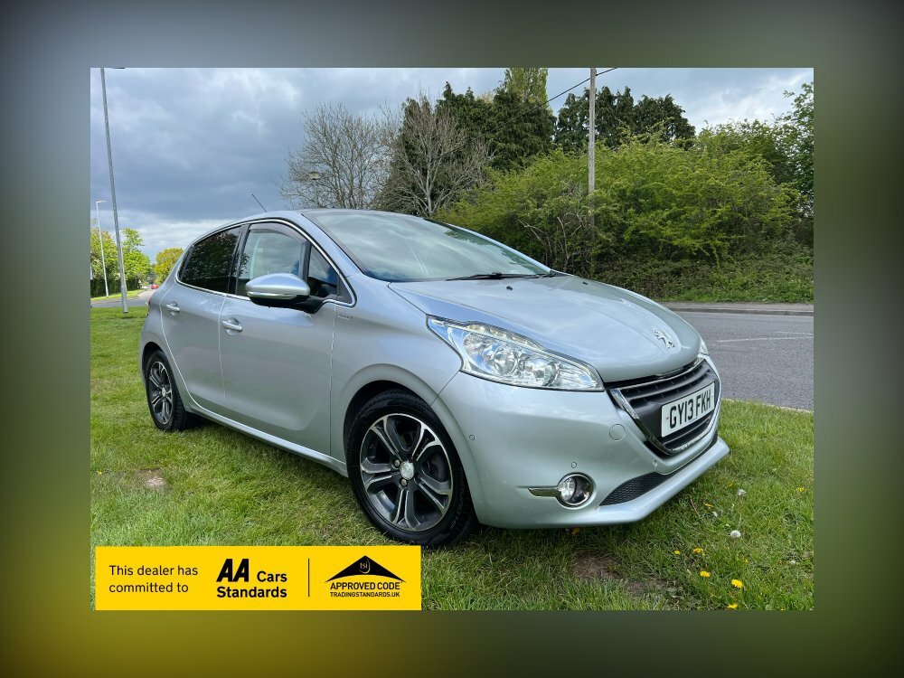 Compare Peugeot 208 Intuitive 5-Door 1 Previous Owner 9 Services Ulez GY13FKH Silver