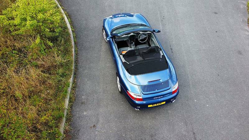 Compare Porsche 911 3.6 996 Carrera 2 DEZ336 Blue