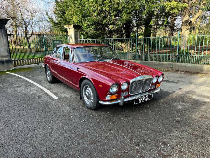 Daimler Double Six Series 1 Swb Red #1