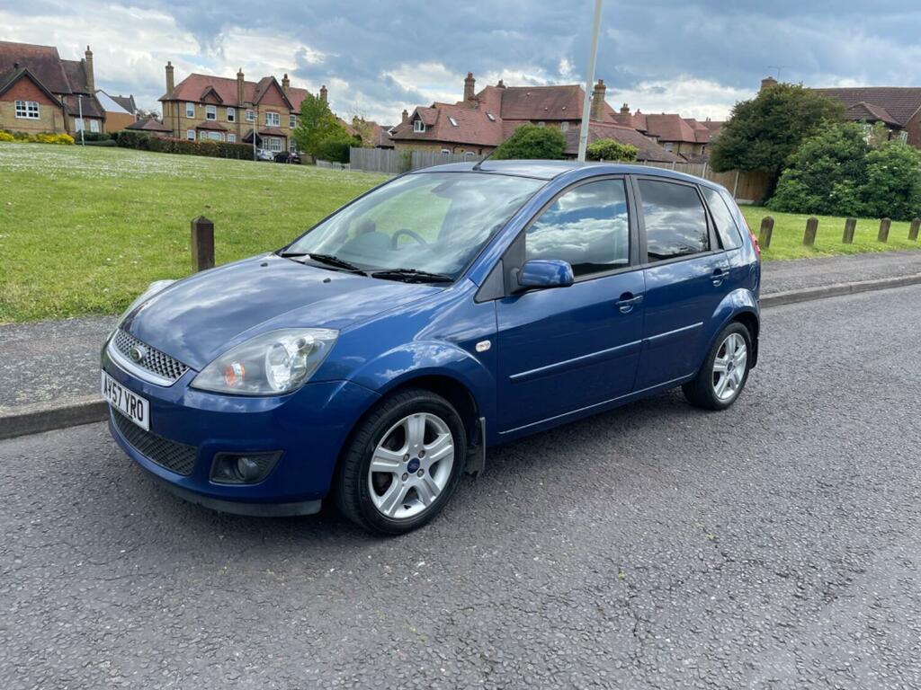 Compare Ford Fiesta Hatchback 1.4 Zetec Climate 200757 AY57YRO Blue