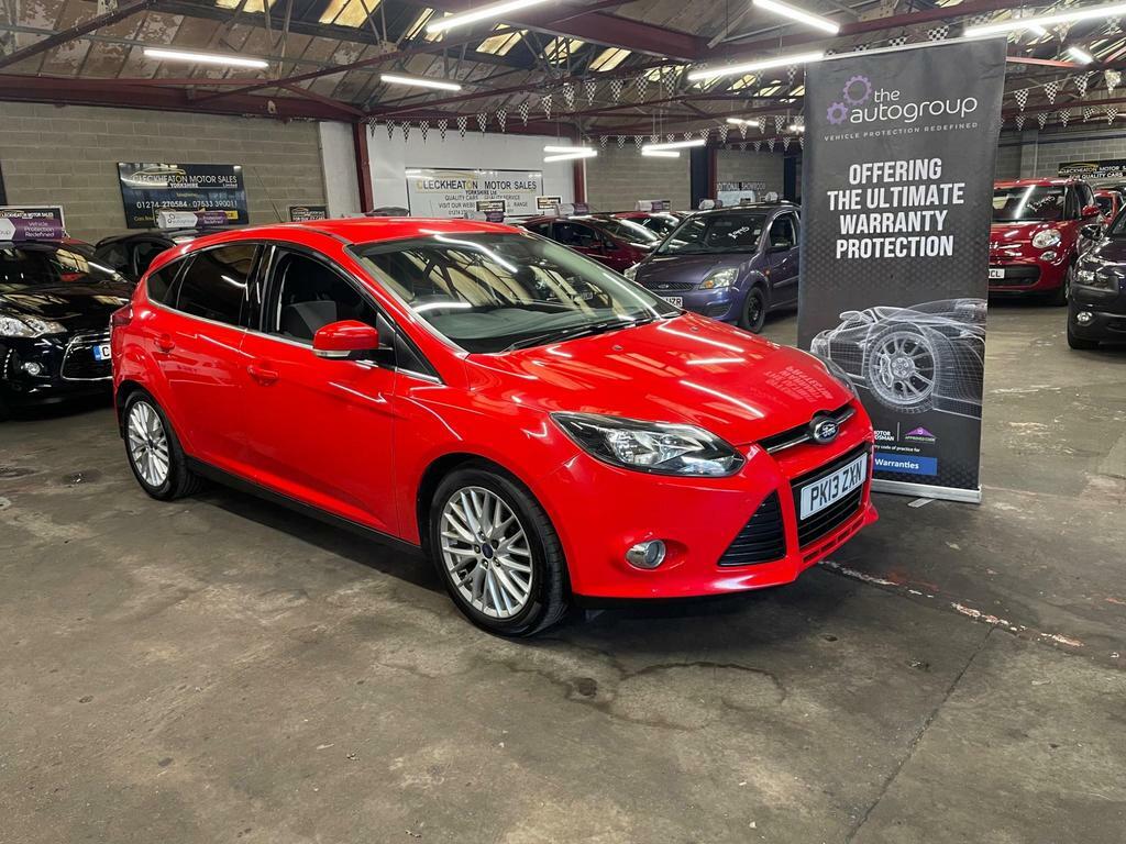Compare Ford Focus 1.0T Ecoboost Zetec Euro 5 Ss PK13ZXN Red