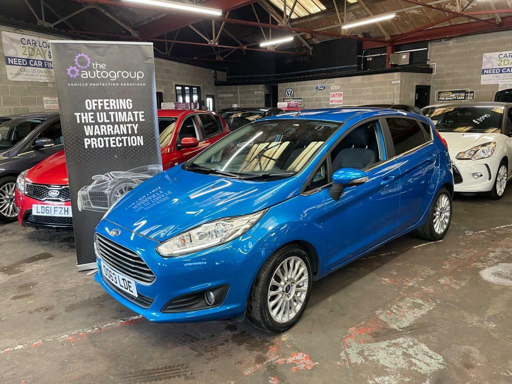 Compare Ford Fiesta 1.0T Ecoboost Titanium Euro 5 Ss OU63LDE Blue